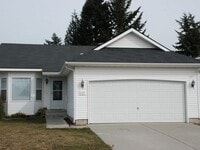 Building Photo - 4 bed 2 bath multi-level in Central CDA ( new carpet)
