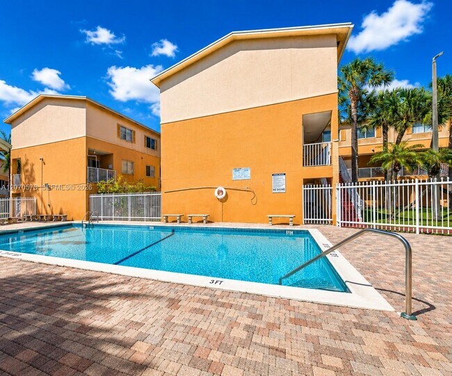 Building Photo - 6235 SW Kendale Lakes Cir