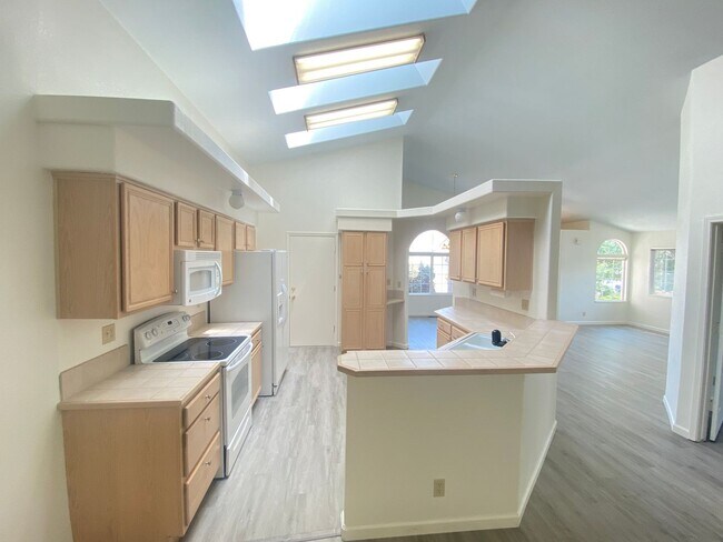 Building Photo - 6739 S Drexel Dr
