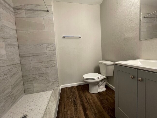 Building Photo - 7015 Eddy Ln