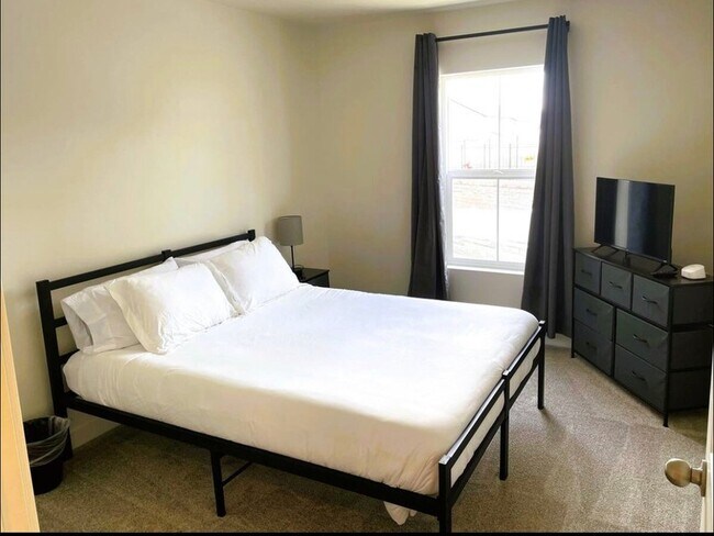 Building Photo - 9353 N