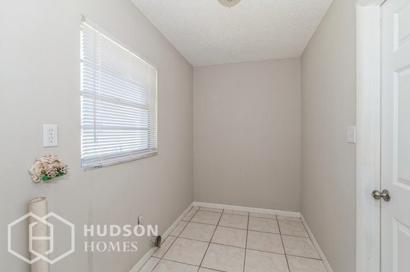 Building Photo - NOW AVAILABLE! 1296 Huntington Ln, Rockled...