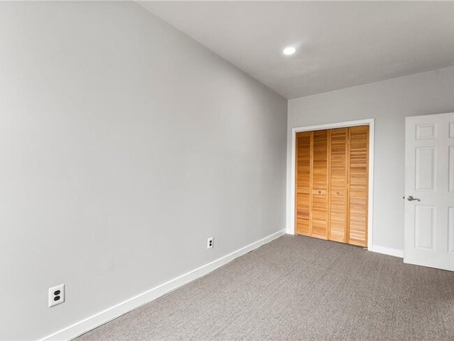 Building Photo - 3 Bedroom Townhome in Richmond