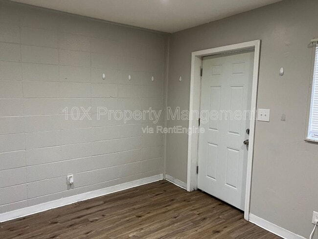 Building Photo - 317 Clarendon Ave