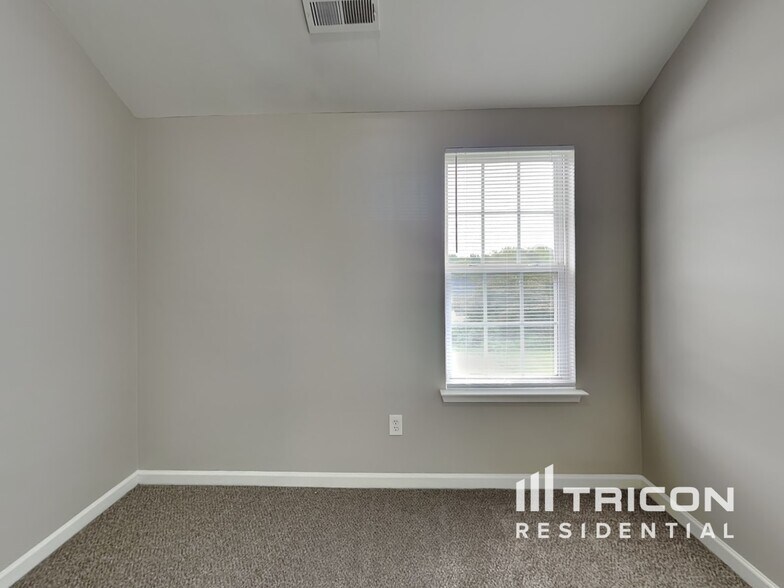 Building Photo - 526 Tansy Dr