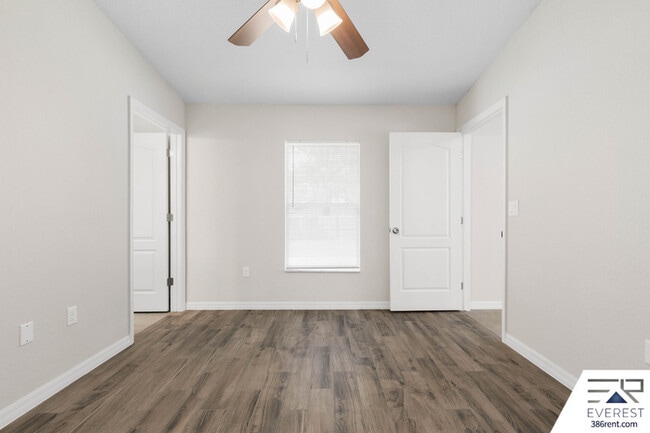 Building Photo - 734 Flora St