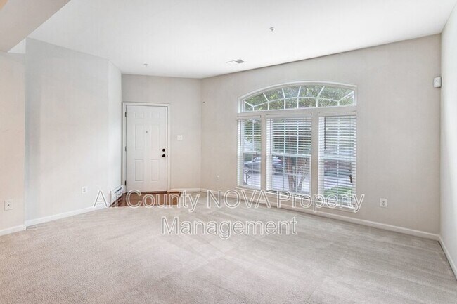 Building Photo - 15072 Leicestershire St