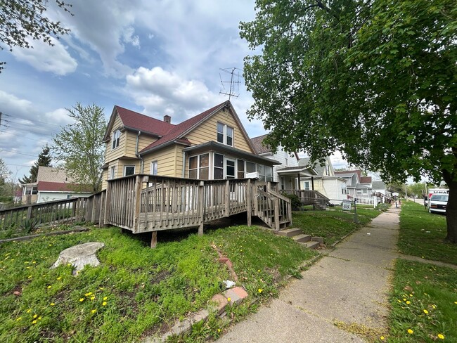 Primary Photo - 3 Bed 1 Bath house in Rock Island