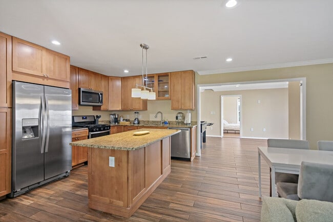 Building Photo - 7103 Highland St