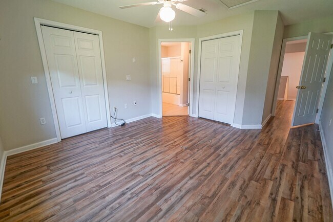 Building Photo - UPDATED 2 Bed / 2 Bath with LOFT in Summer...