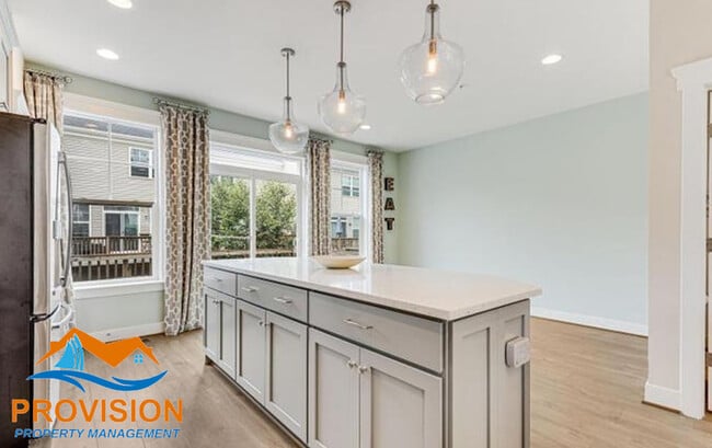 Building Photo - 7802 Five Oaks Ct