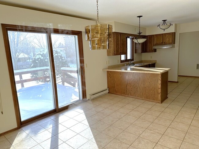 Building Photo - 515-517 Bridgewater