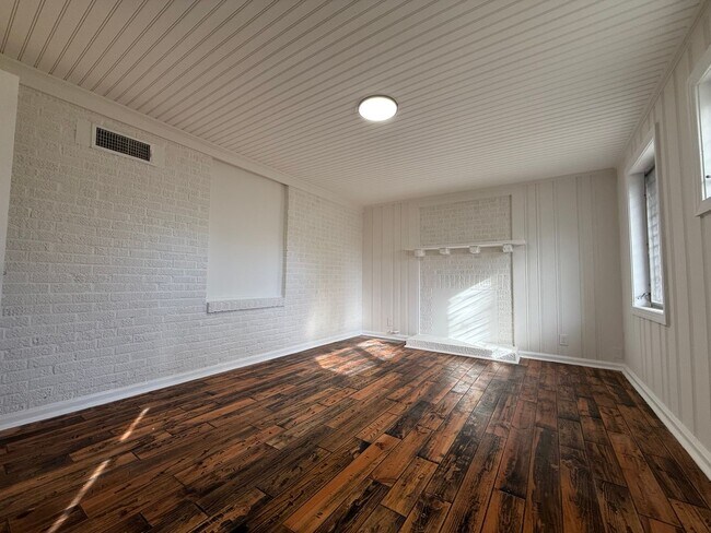 Building Photo - Available June 1st — Newly Remodeled 4BR / 2BA Home in Dalraida
