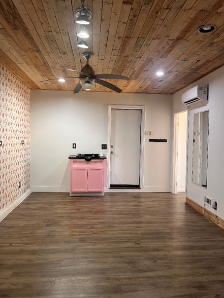 Building Photo - 31529 Amsterdam Rd