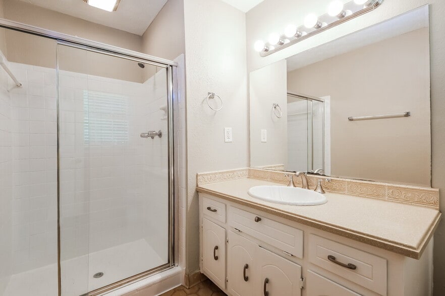 Building Photo - 737 Mountainbrooke Cir SW