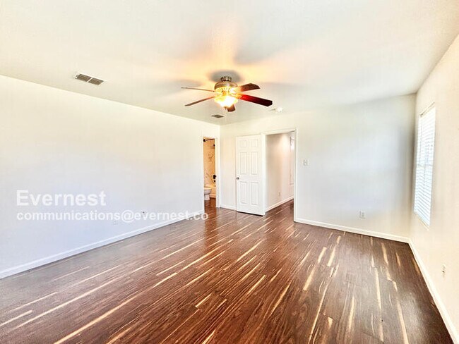 Building Photo - 12924 Kingsgate Dr