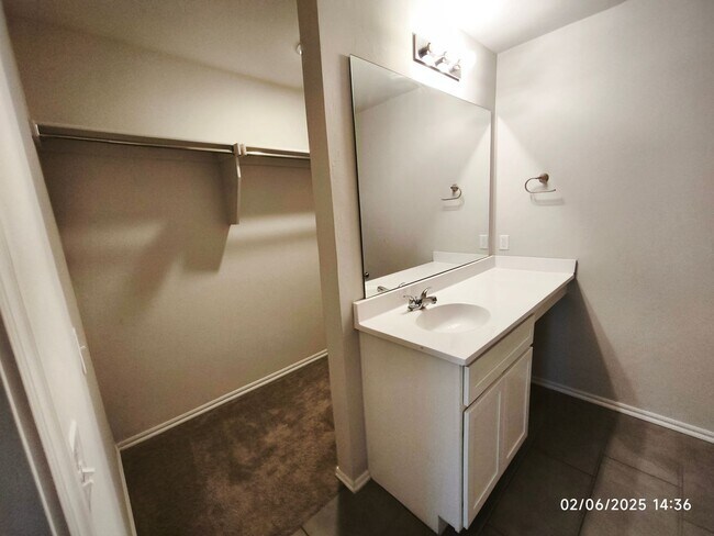 Building Photo - Beautiful 3 Bedroom 2 Bath Home for rent