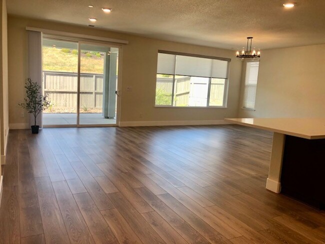 Building Photo - Beautiful 3-Bedroom Home in Russell Ranch ...