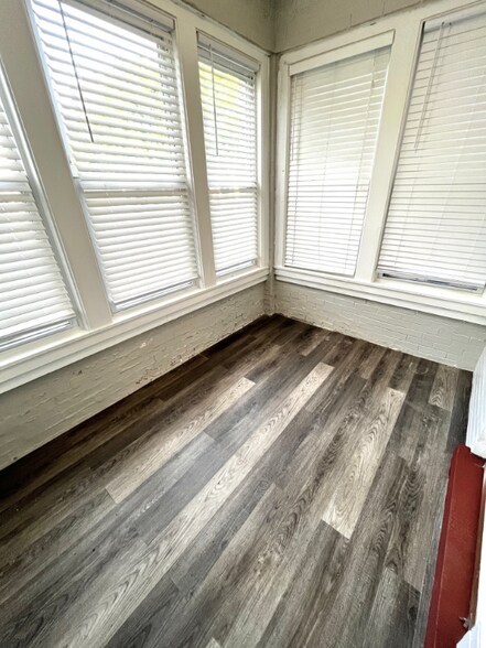 Building Photo - 5428 S Drexel Ave
