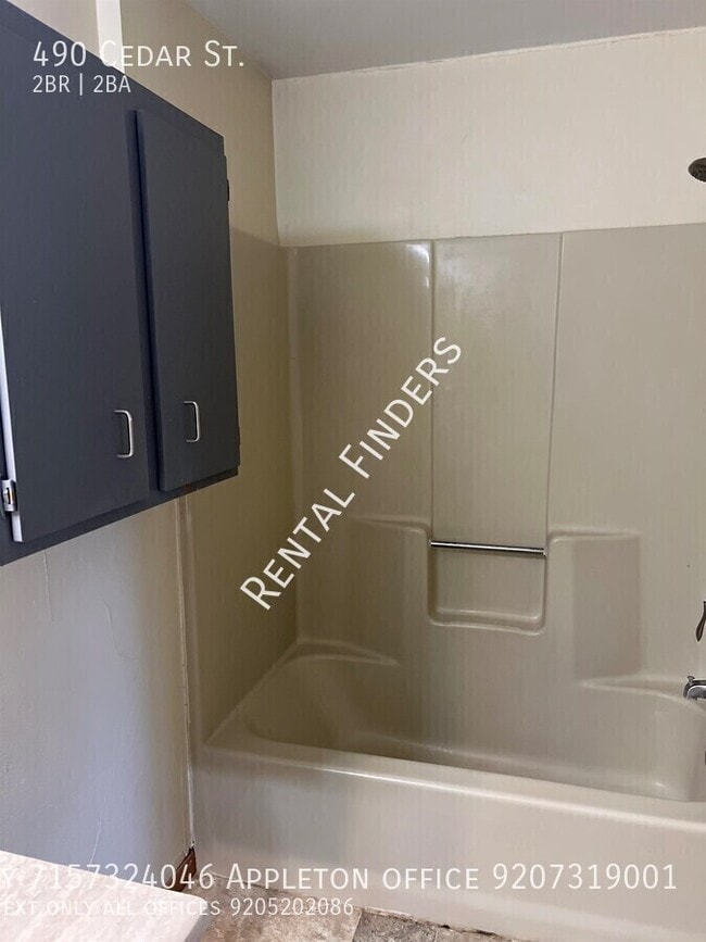 Building Photo - 490 Cedar St