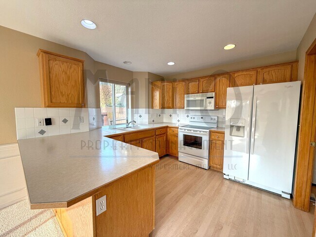 Building Photo - **MOVE-IN SPECIAL** Beautiful Private Comm...