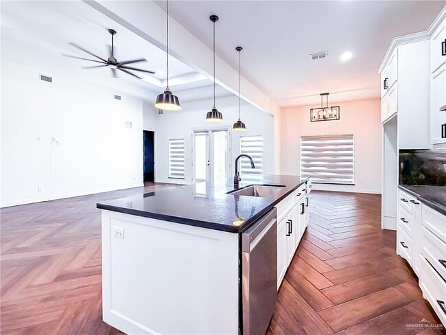 Building Photo - 17 N 9th St