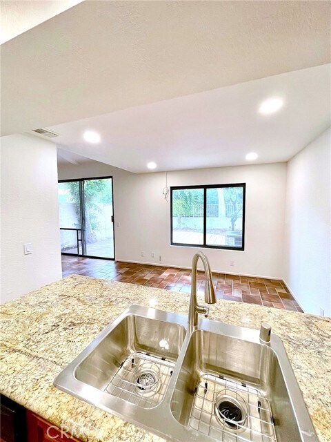 Building Photo - 809 Creekside Dr