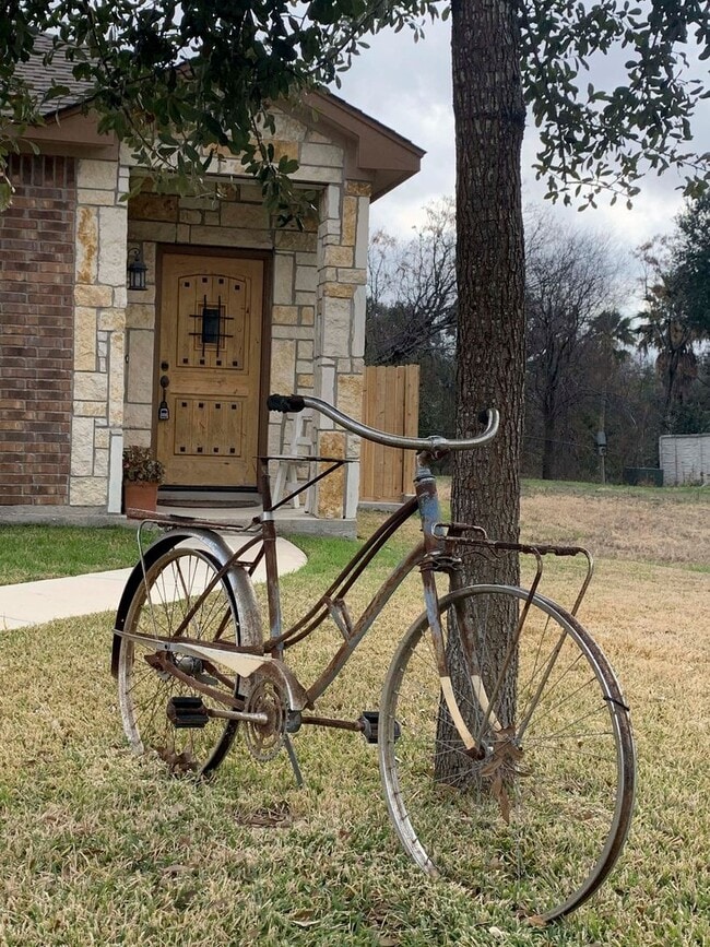 Building Photo - Spacious Ranch Home with Covered Patio & Greenbelt | 410 & Rittiman Rd