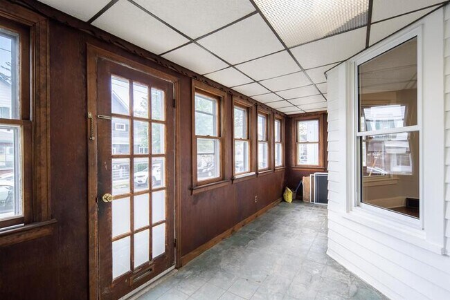Building Photo - 207 7th Ave