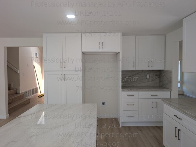Building Photo - 289 S Solomon Dr