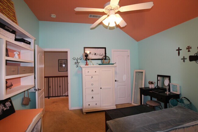 Building Photo - Lease Takeover Opportunity Available: Stun...