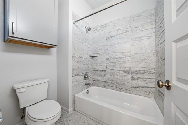 Building Photo - 478 Eclipse Dr