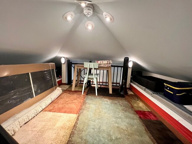 Building Photo - 1003 Court St