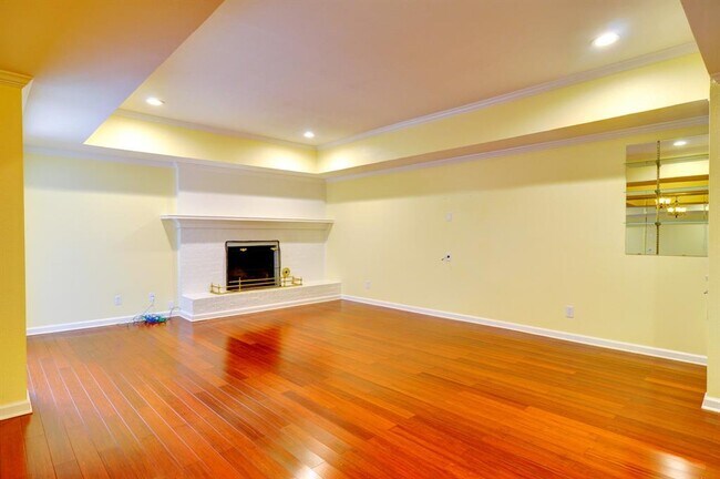 Building Photo - 3024 Hulen Ct