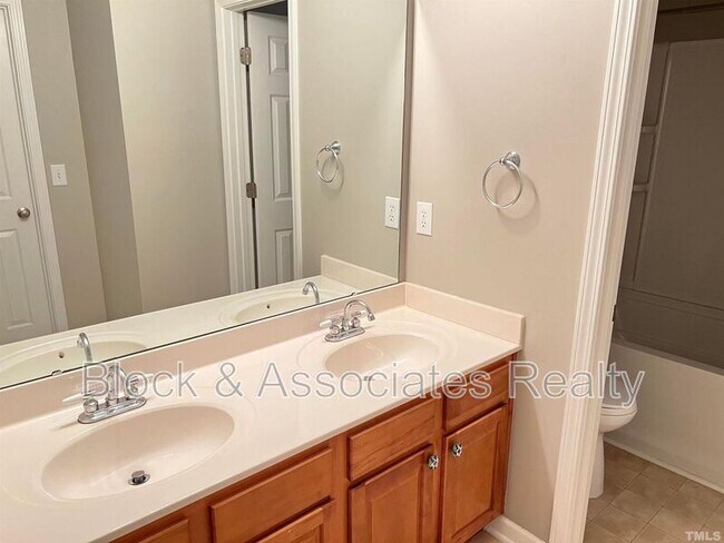 Building Photo - 2936 Settle In Ln