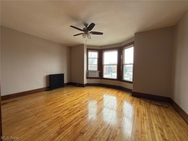 Building Photo - 153 S Main St