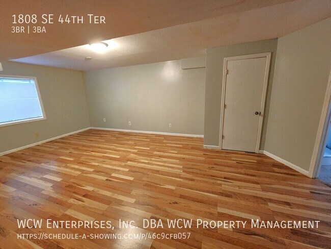 Building Photo - 1808 SE 44th Terrace