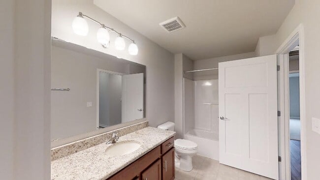 Building Photo - RENT SPECIAL - 2 Bedroom 2 Bathroom Condo Style Inner-Upper is Available