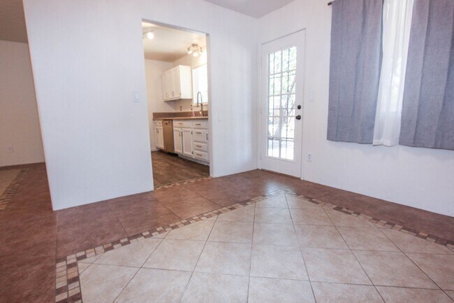 Building Photo - 2850 N Cedar Springs Ln