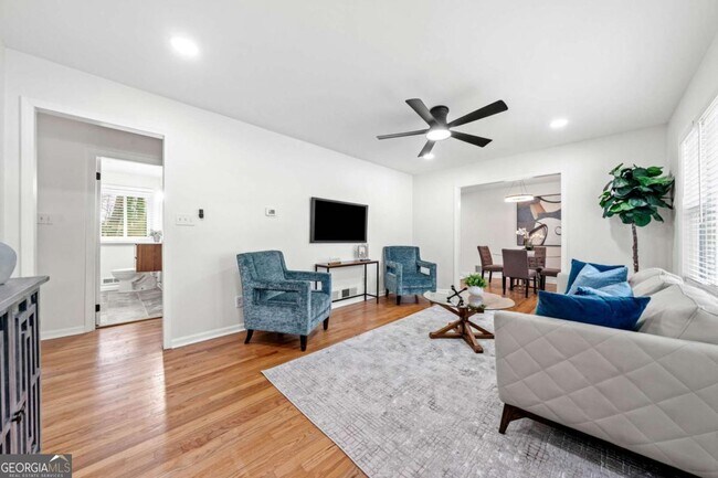 Building Photo - 801 N Evelyn Pl NW