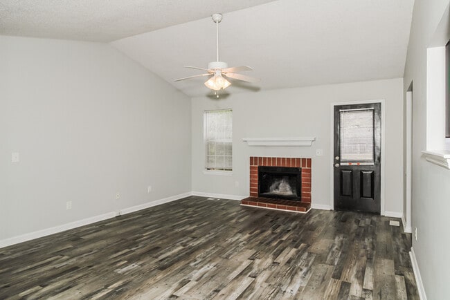 Building Photo - 208 Tamara Way