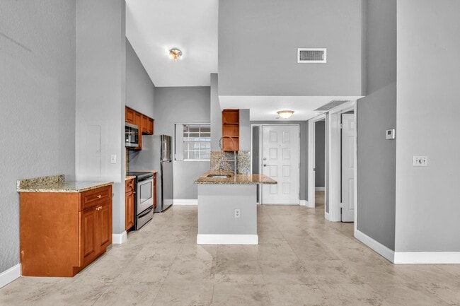 Building Photo - 2841 N Oakland Forest Dr