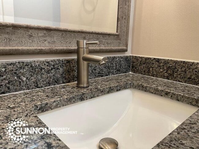 Building Photo - 4 Bed 2.5 Bath in Woodstone with Fenced Yard