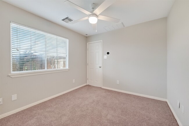 Building Photo - 3019 Clearview Cir