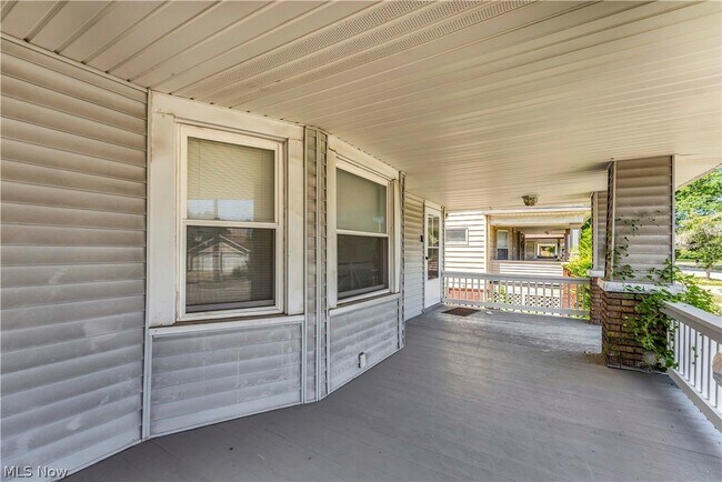 Building Photo - 10103 Almira Ave