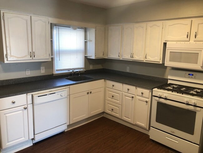 Building Photo - 2BR House Plattsmouth
