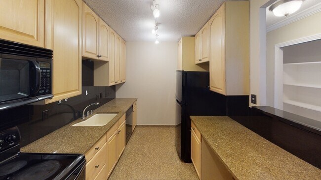 Building Photo - 60 Longwood Ave