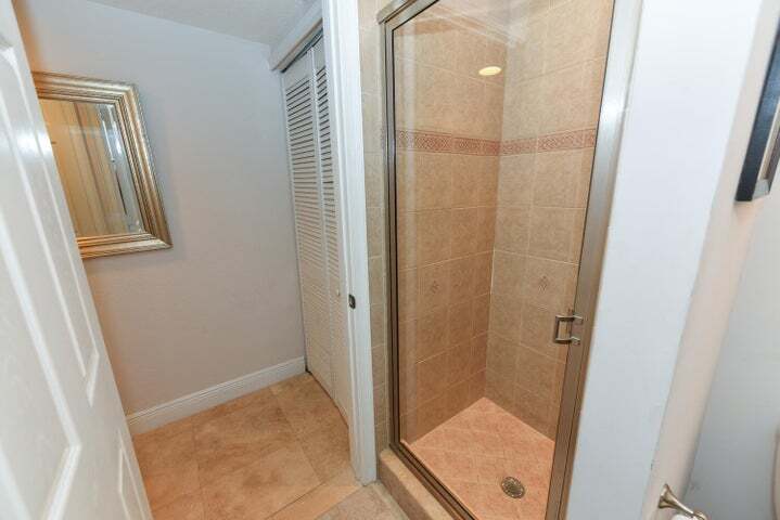 Building Photo - 3033 Waterside Cir