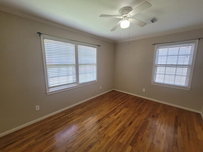 Building Photo - 2115 Avenue O