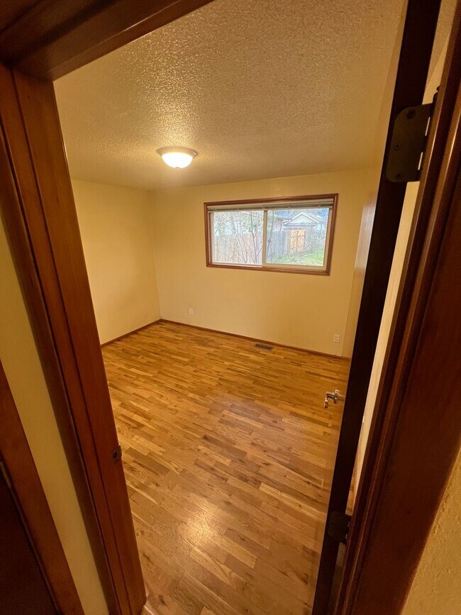 Building Photo - 5869 G St